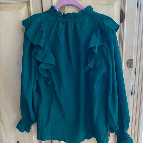 NWT Entro dark green frilly blouse size small runs large $15 Beautiful! - Picture 3 of 8